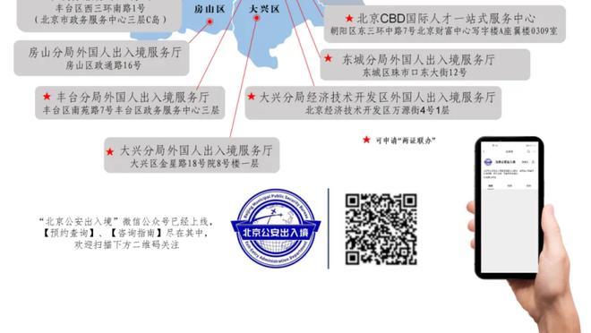 梅西向球迷招手致意，随后走回更衣室